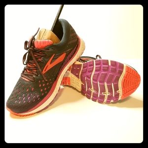 Brooks Transcend 6 Size 8.5 US Women's Black Red P